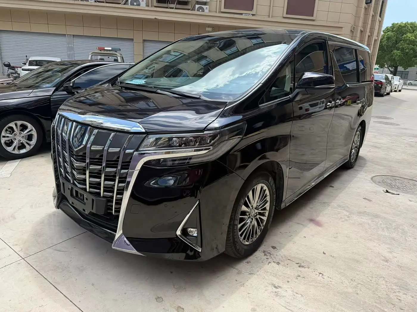 Toyota Alphard, 2022