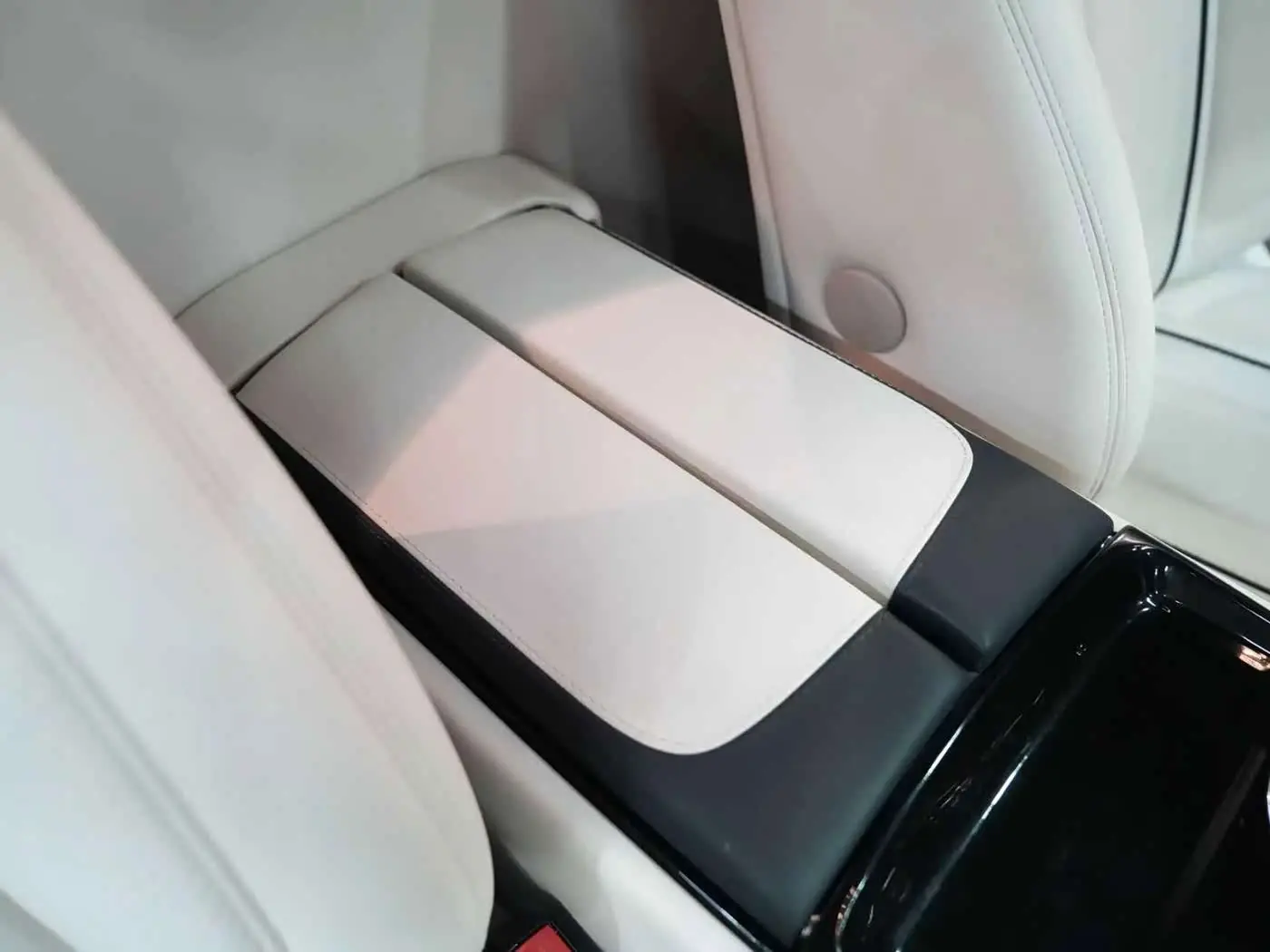 Mercedes-Benz Vito 2022 — Photo 10/20