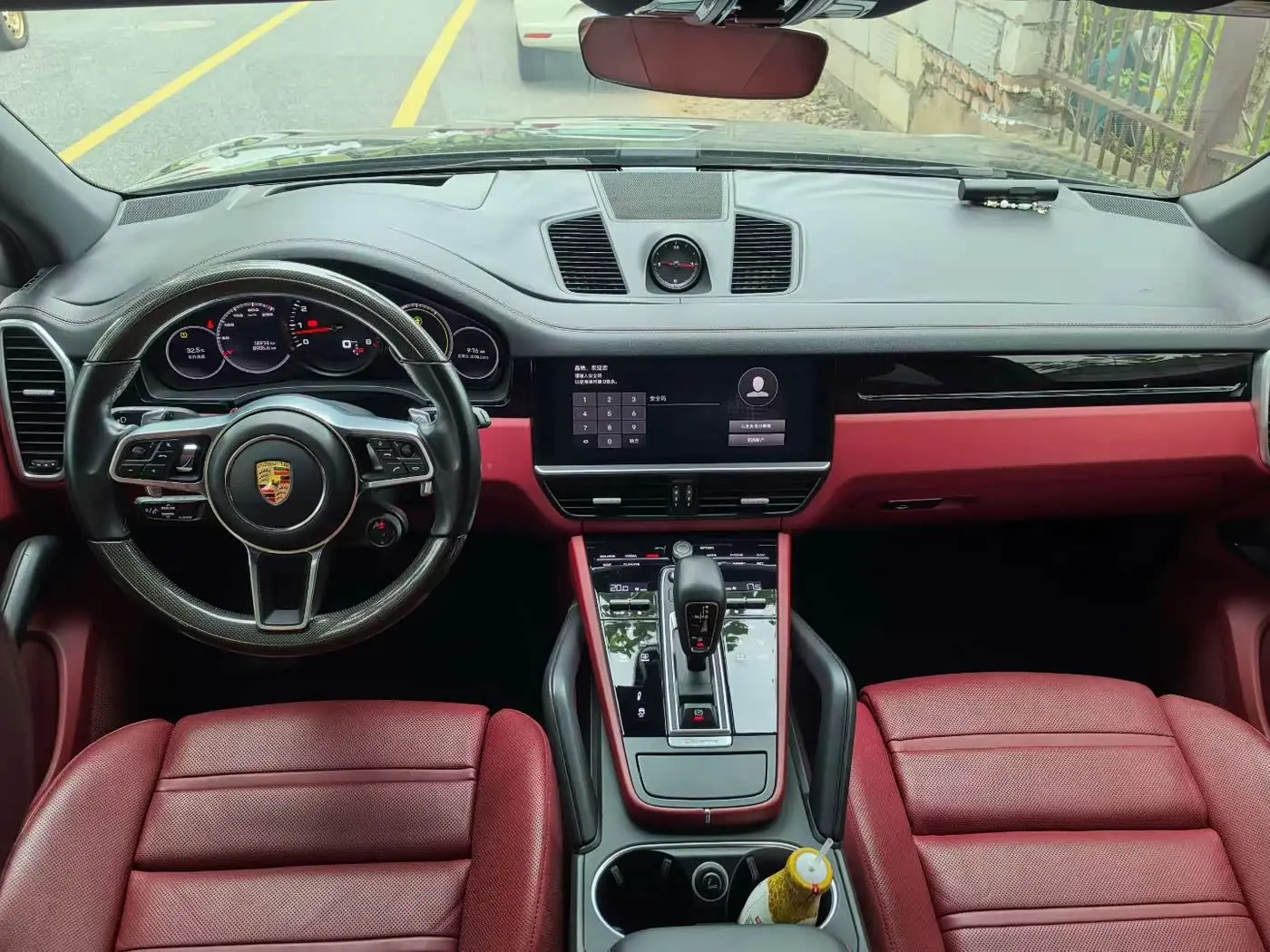 Porsche Cayenne 2023 — Photo 7/9