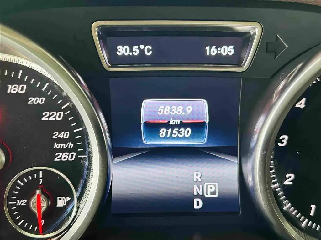 Mercedes-Benz GLE 2018 — ფოტო 16/20