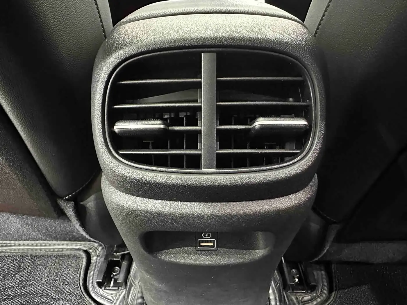 Hyundai Elantra 2023 — Photo 18/20