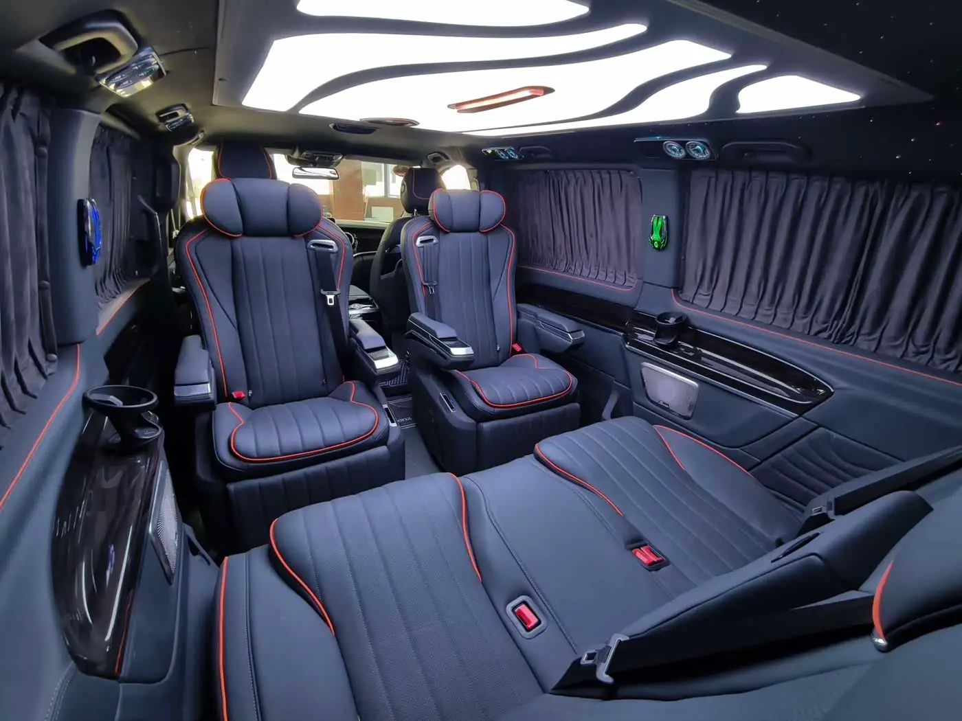 Mercedes-Benz V-Class 2020 — Photo 17/19