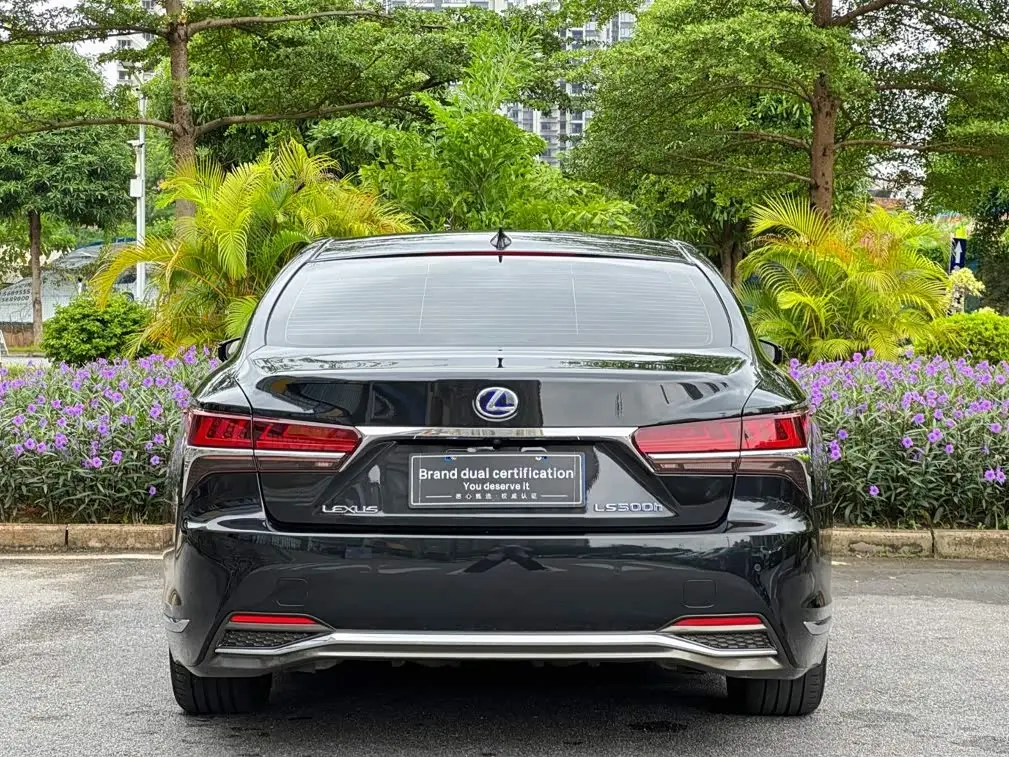 Lexus LS 2020 — Photo 6/19
