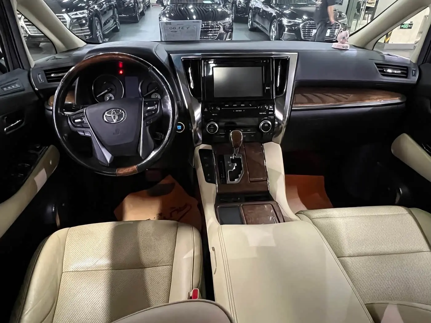 Toyota Alphard 2017 — Фото 8/14
