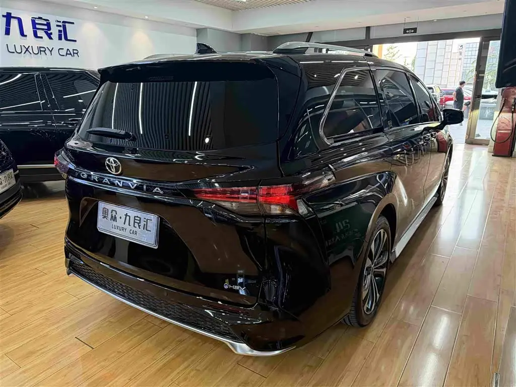 Toyota Granvia 2024 — Şəkil 16/18