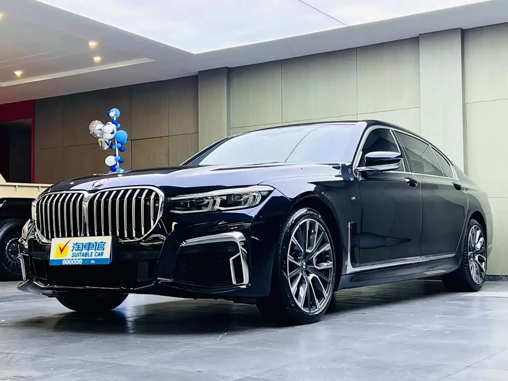 BMW 7 Series 2021 — Photo 1/17