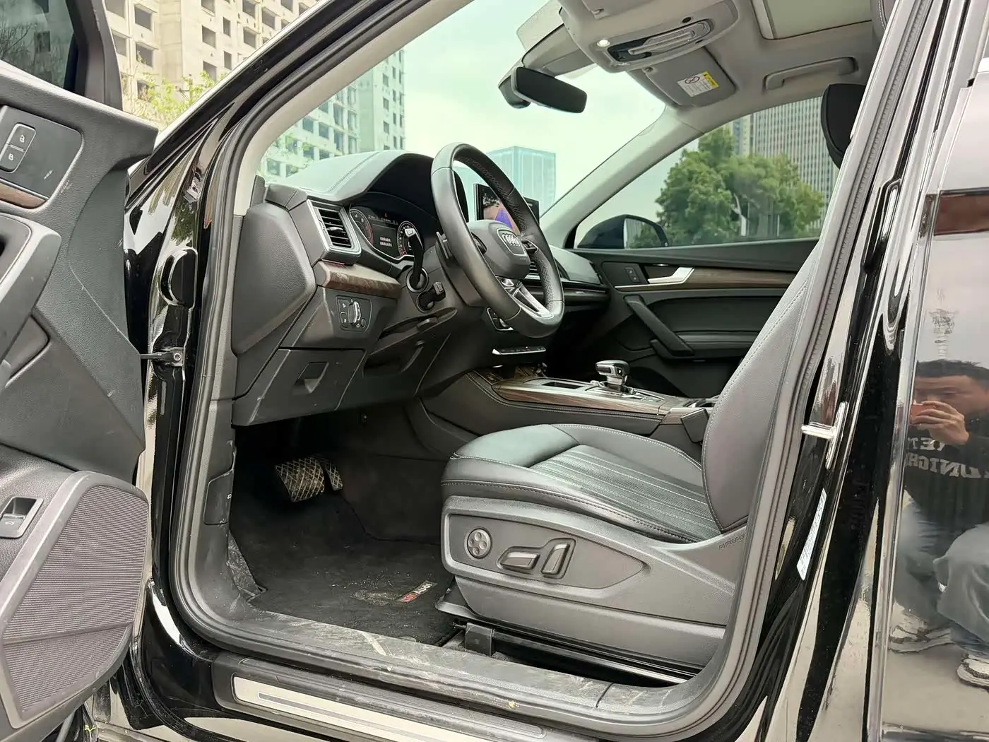 Audi Q5L 2025 — Photo 11/17