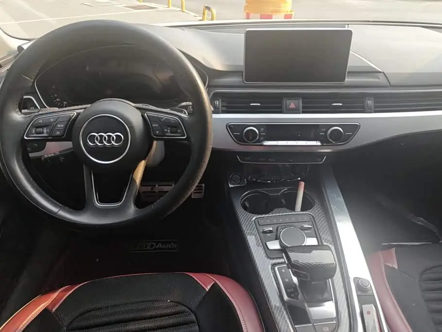 Audi A4L 2018 — Şəkil 13/16