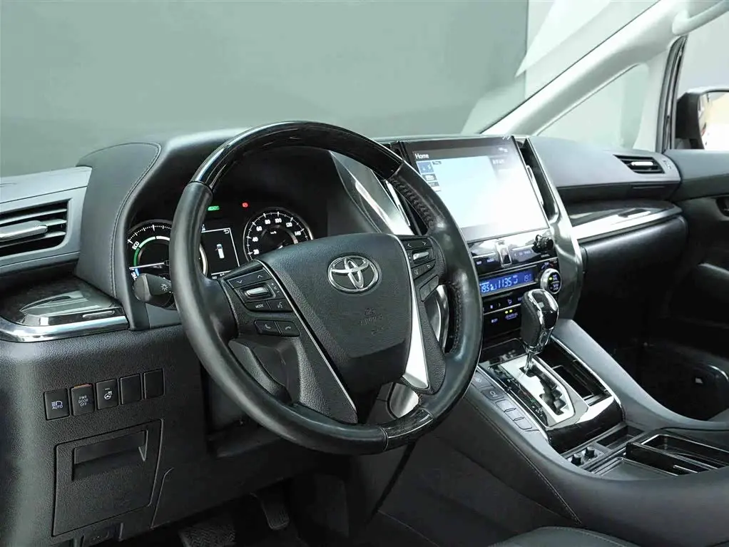 Toyota Vellfire 2020 — Photo 7/20