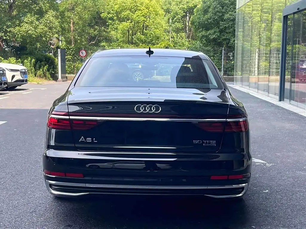 Audi A8 2025 — Фото 3/17