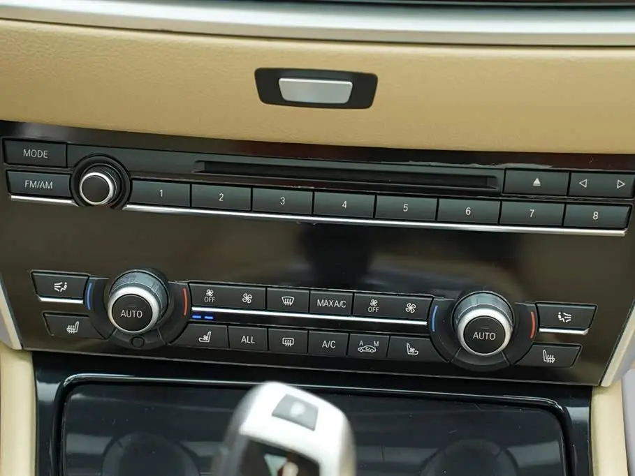 BMW 5 Series GT 2015 — Photo 12/20