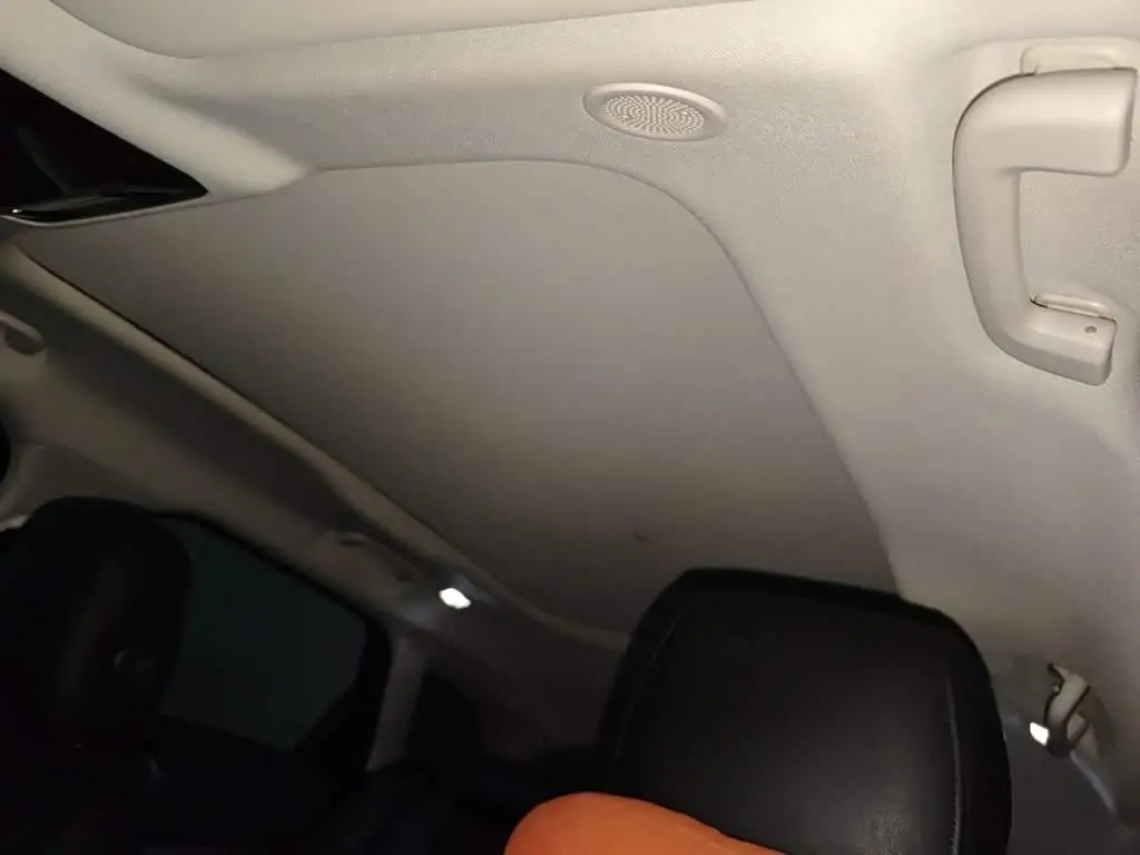 Land Rover Range Rover Velar 2024 — Şəkil 14/20