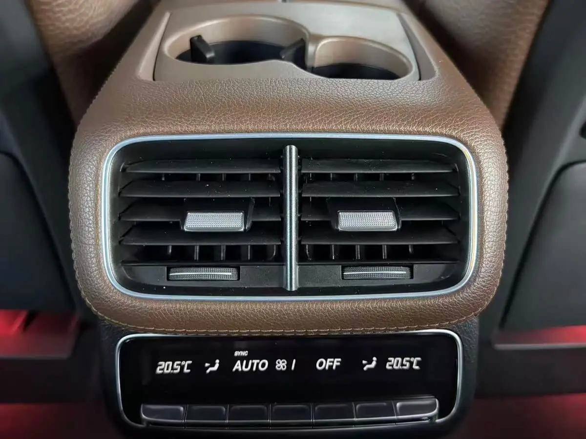 Mercedes-Benz GLS 2024 — Фото 8/20