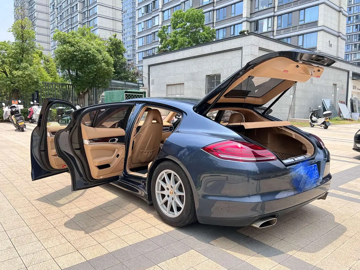 Porsche Panamera 2011 — Photo 12/20