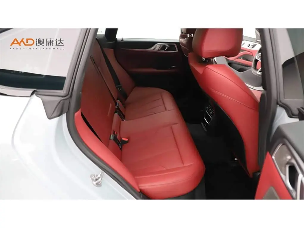 BMW 4 Series 2025 — Photo 8/10