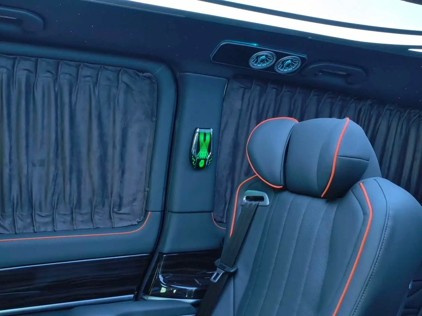 Mercedes-Benz V-Class 2020 — Photo 13/19