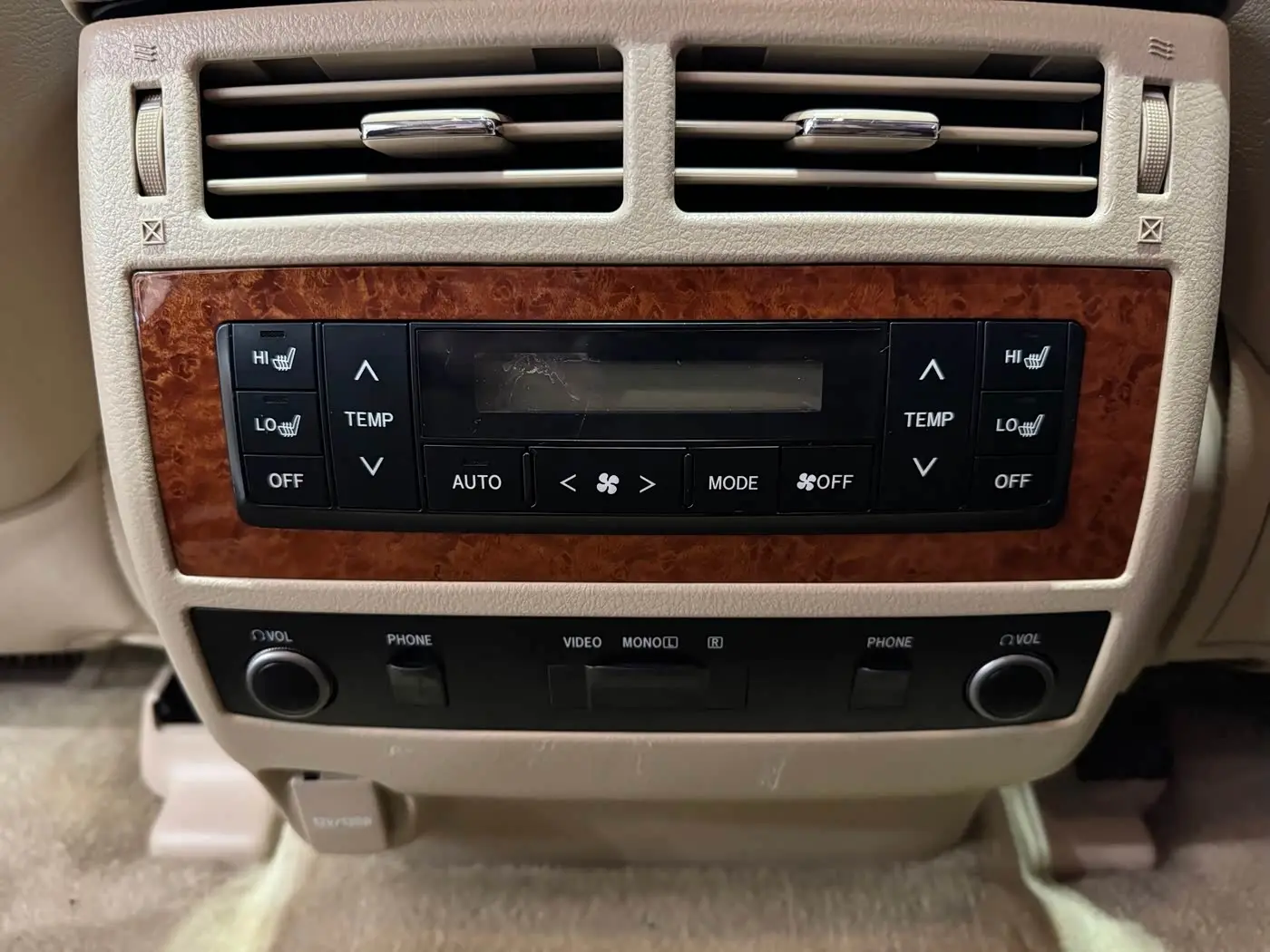 Toyota Land Cruiser 2013 — Photo 15/20