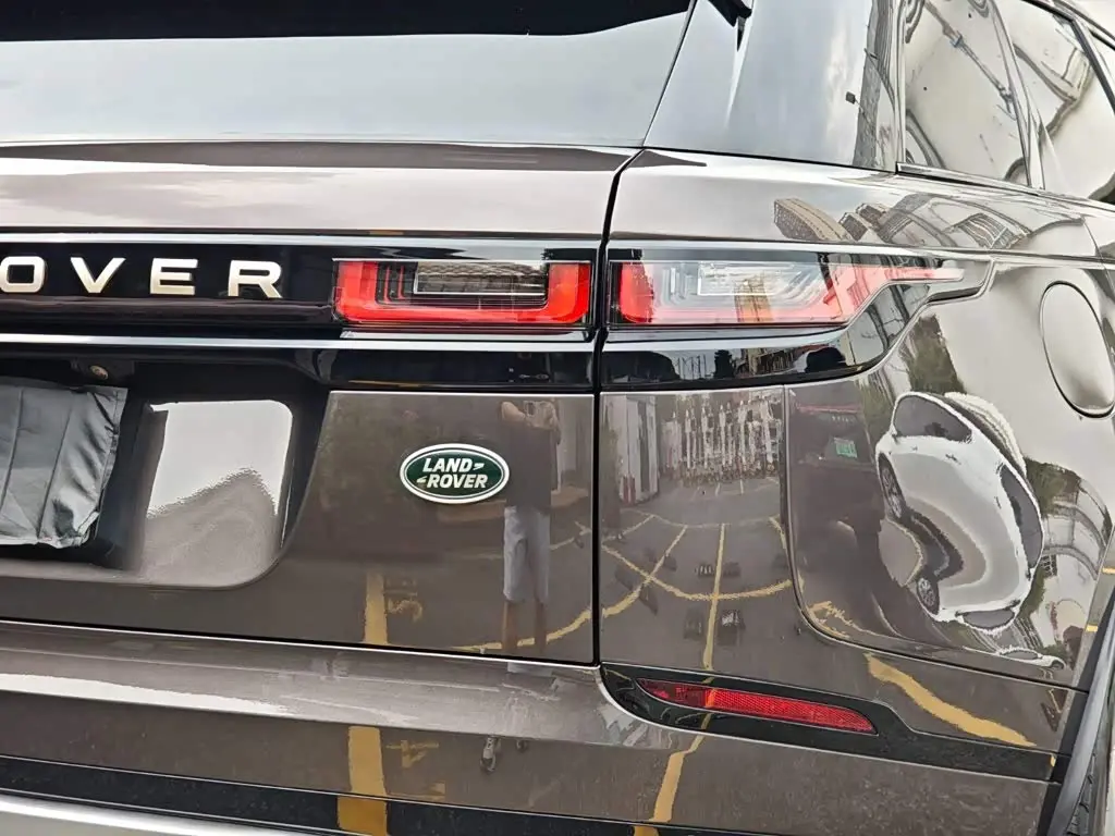 Land Rover Range Rover Velar 2023 — Şəkil 10/20