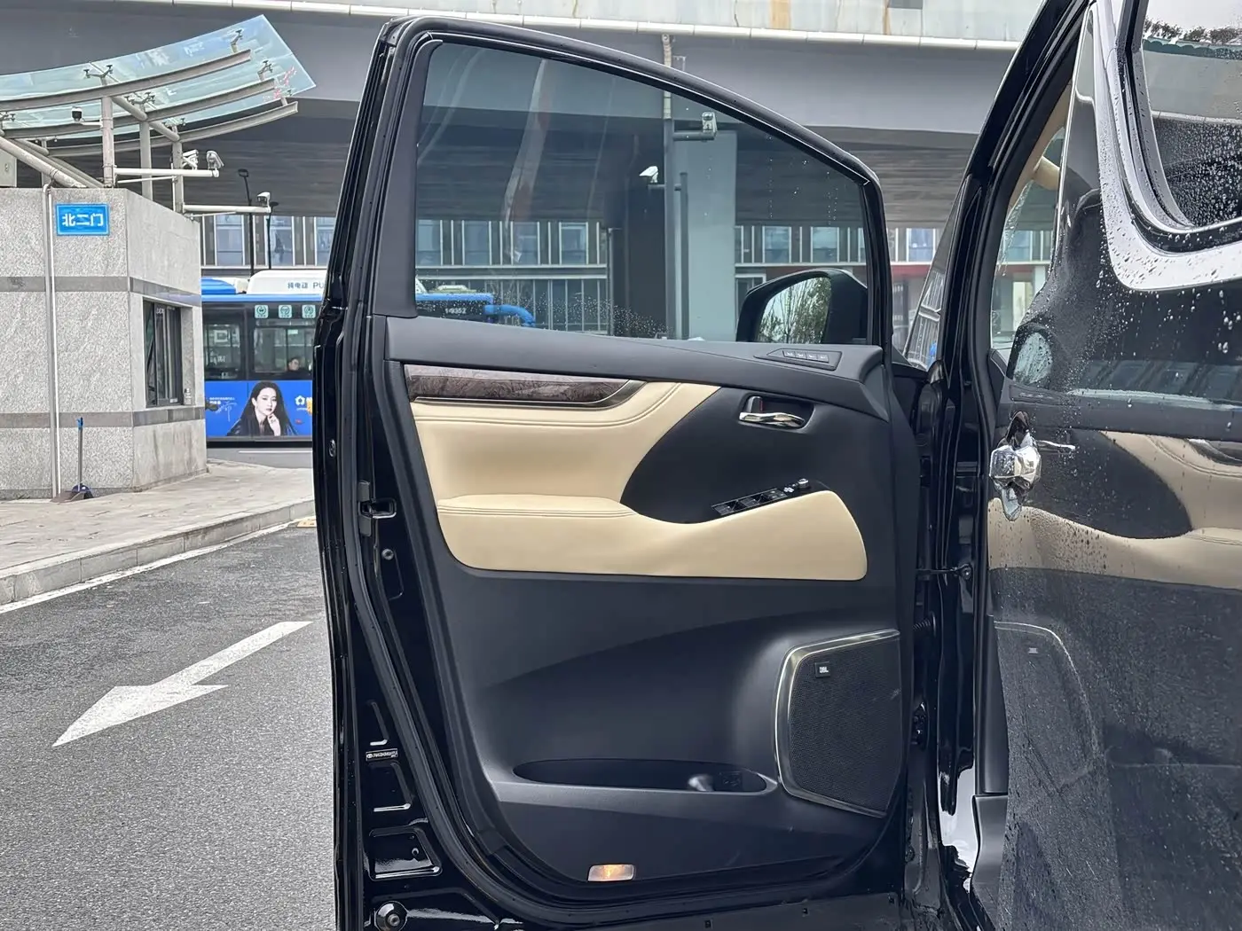 Toyota Vellfire 2022 — Photo 12/20
