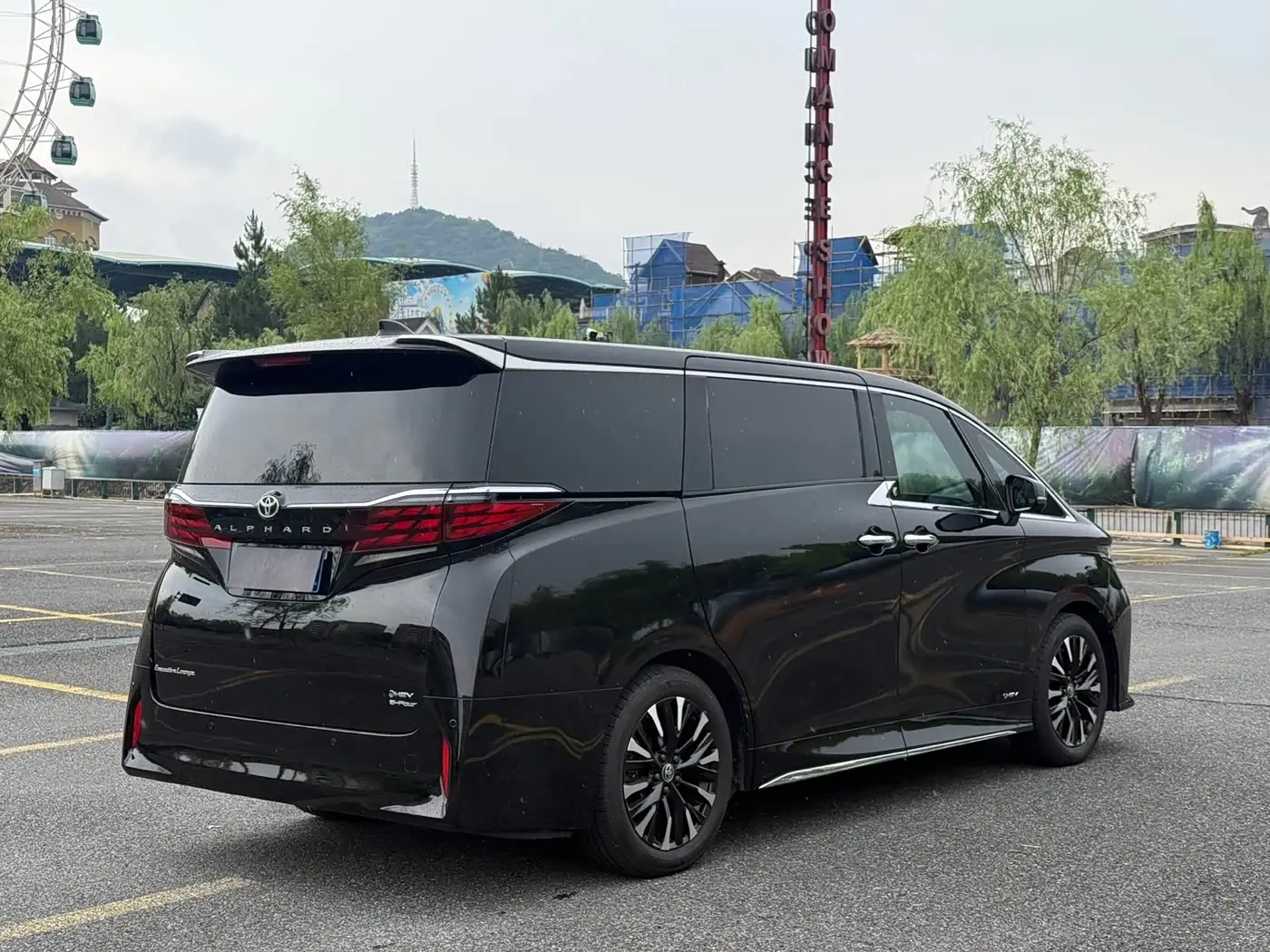 Toyota Vellfire 2023 — Photo 3/18