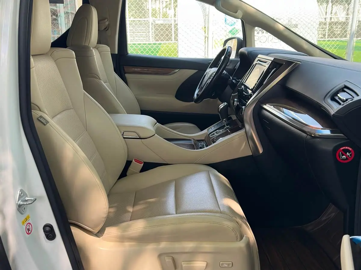 Toyota Alphard 2017 — Фото 13/20
