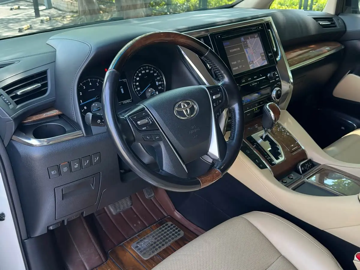 Toyota Alphard 2017 — Фото 9/20