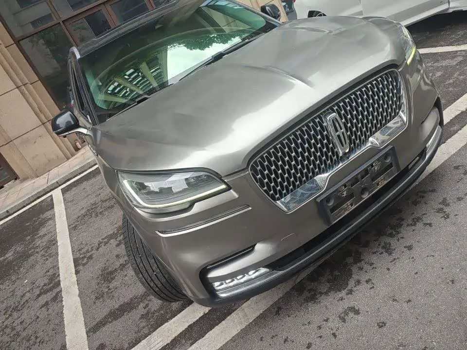 Lincoln Aviator 2021 — Photo 3/9