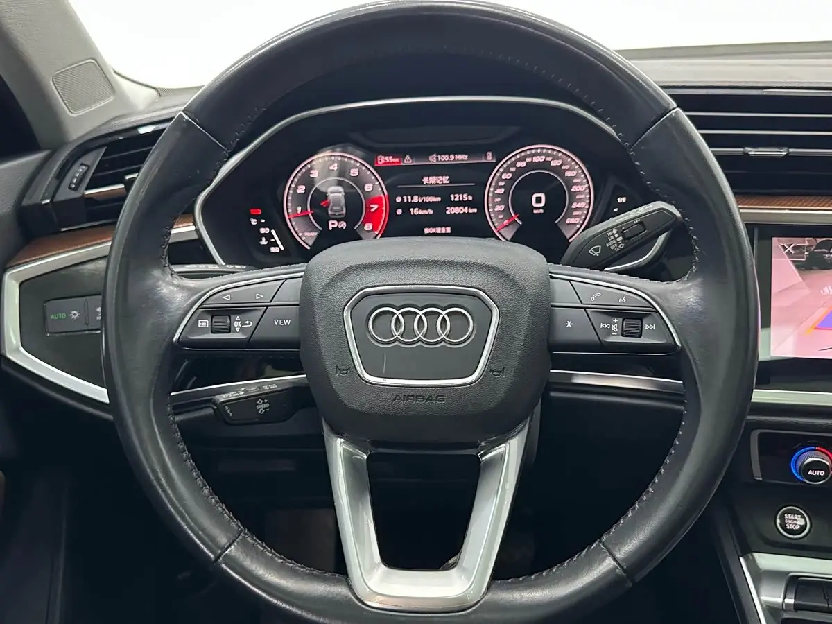 Audi Q3 2022 — Photo 11/18