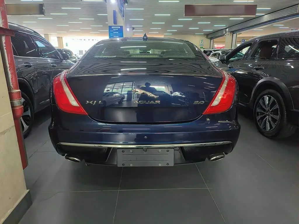 Jaguar XJ 2018 — Фото 7/14
