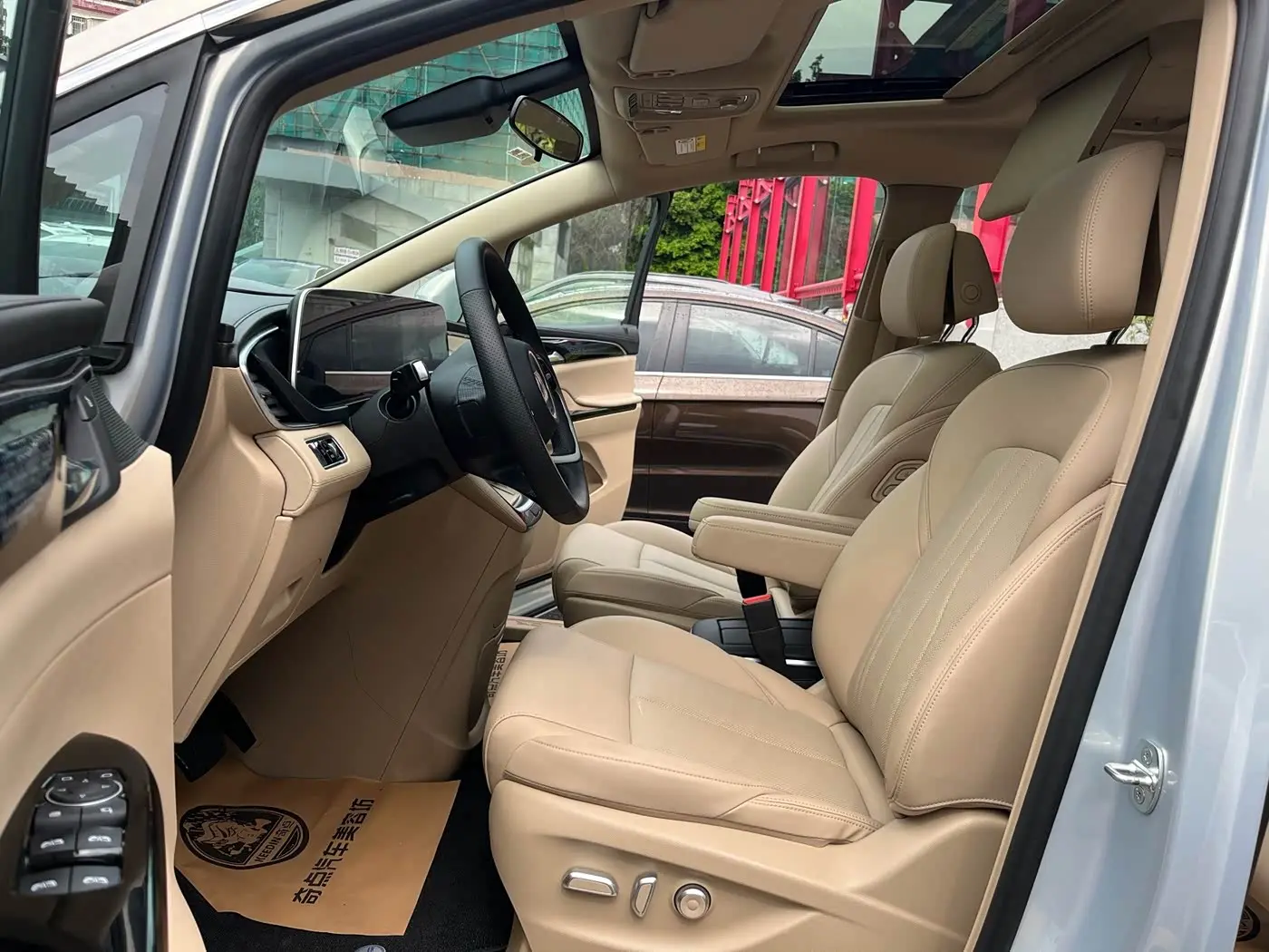 Buick GL8 New Energy 2025 — Photo 10/20