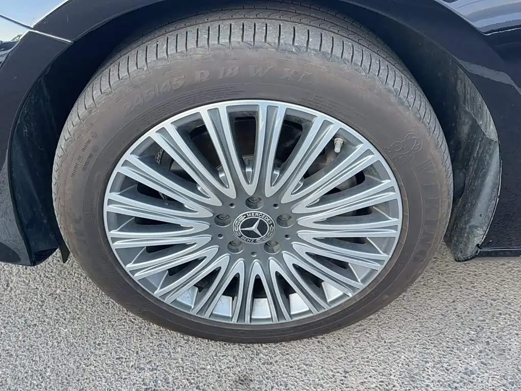 Mercedes-Benz E-Class 2022 — Photo 13/20