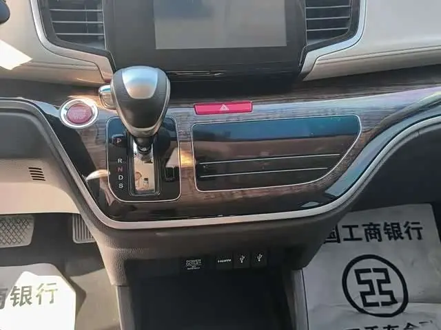 Honda Odyssey 2018 — Фото 8/15