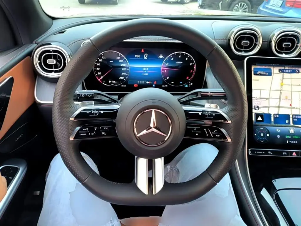 Mercedes-Benz GLC 2025 — Photo 11/20
