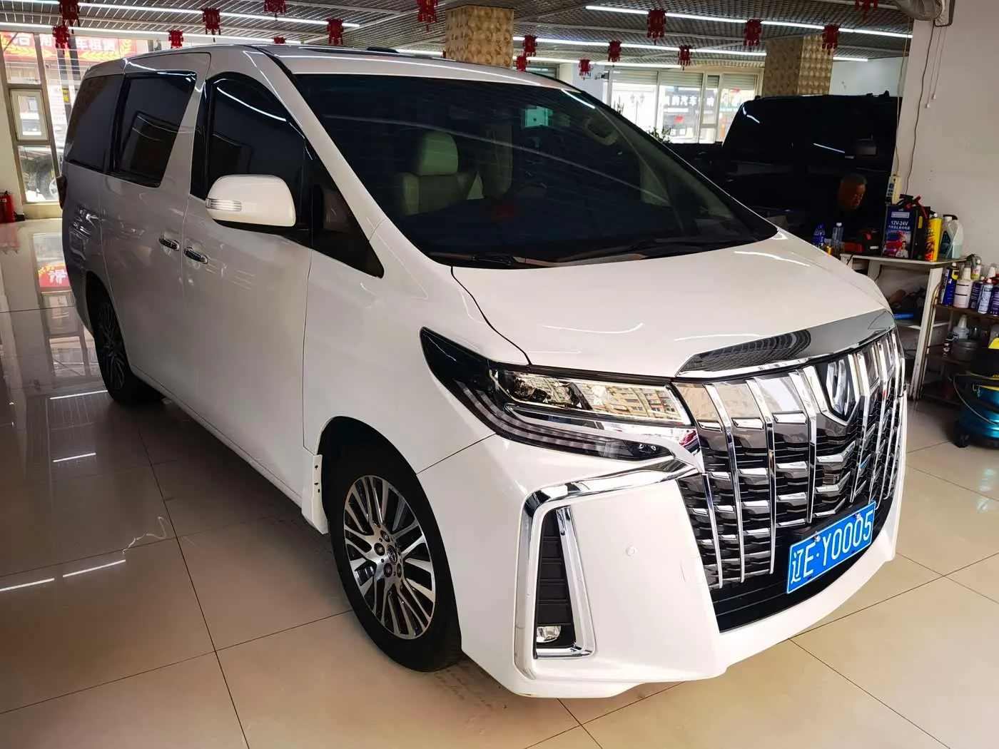 Toyota Alphard 2014 — Photo 3/11