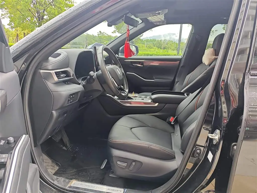 Toyota Crown Kluger 2025 — ფოტო 4/9
