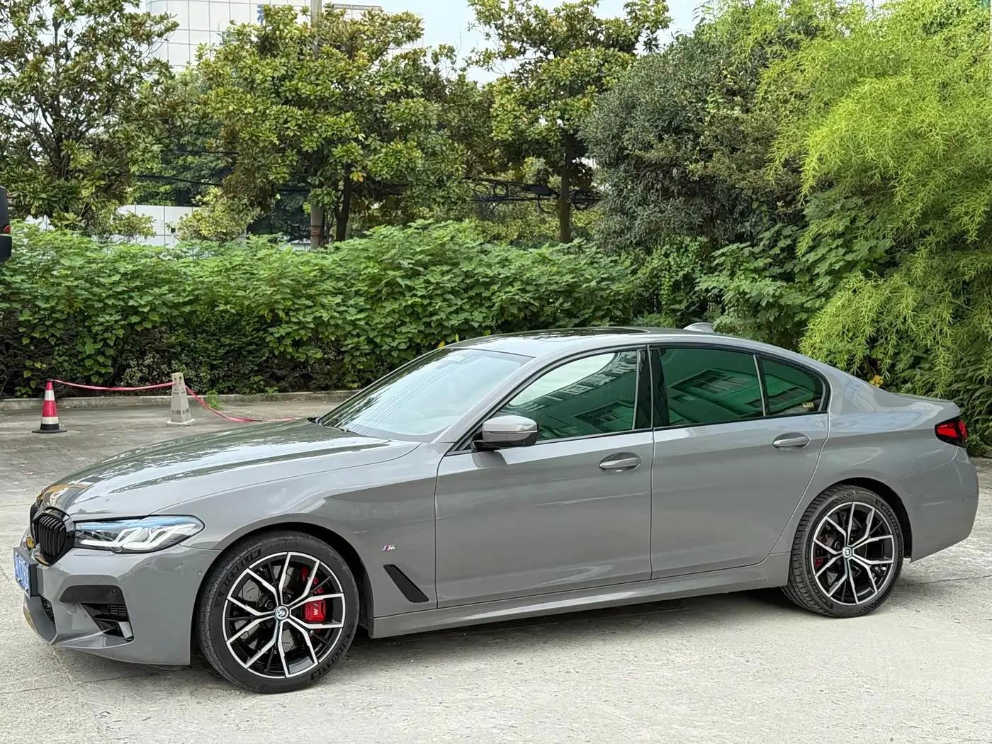 BMW 5 Series 2023 — Photo 4/16