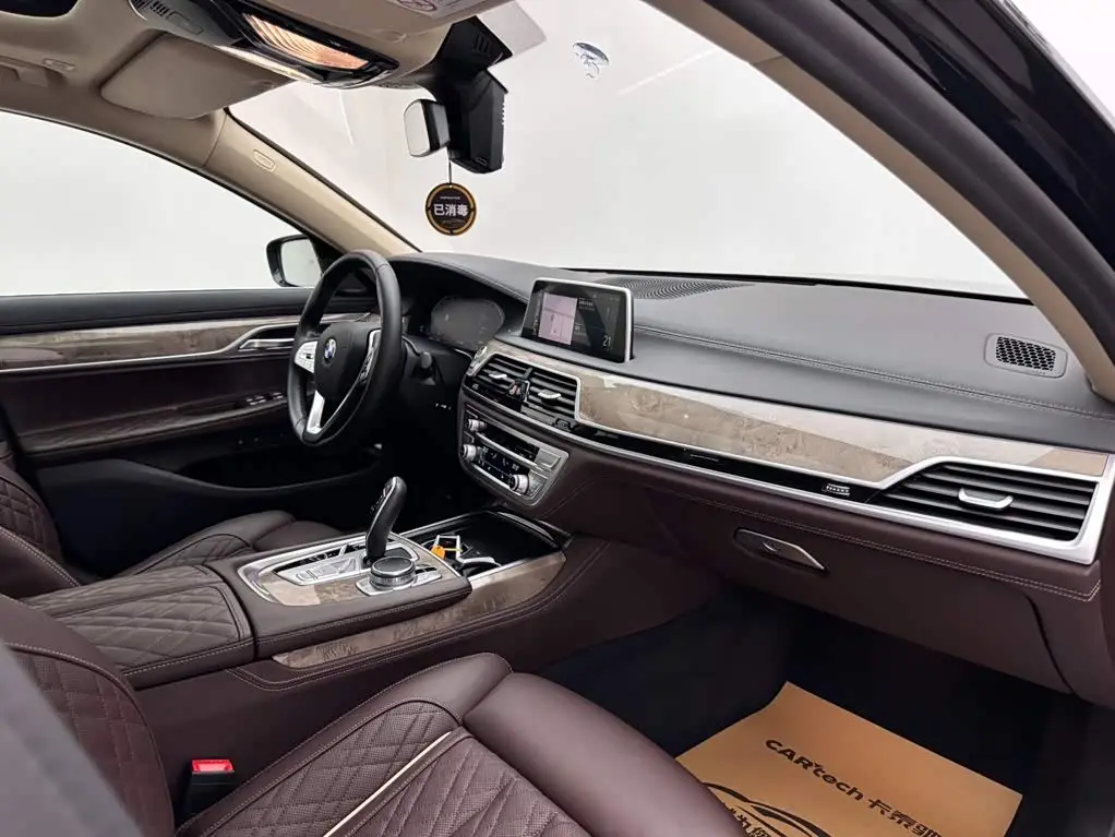 BMW 7 Series 2021 — Фото 11/20