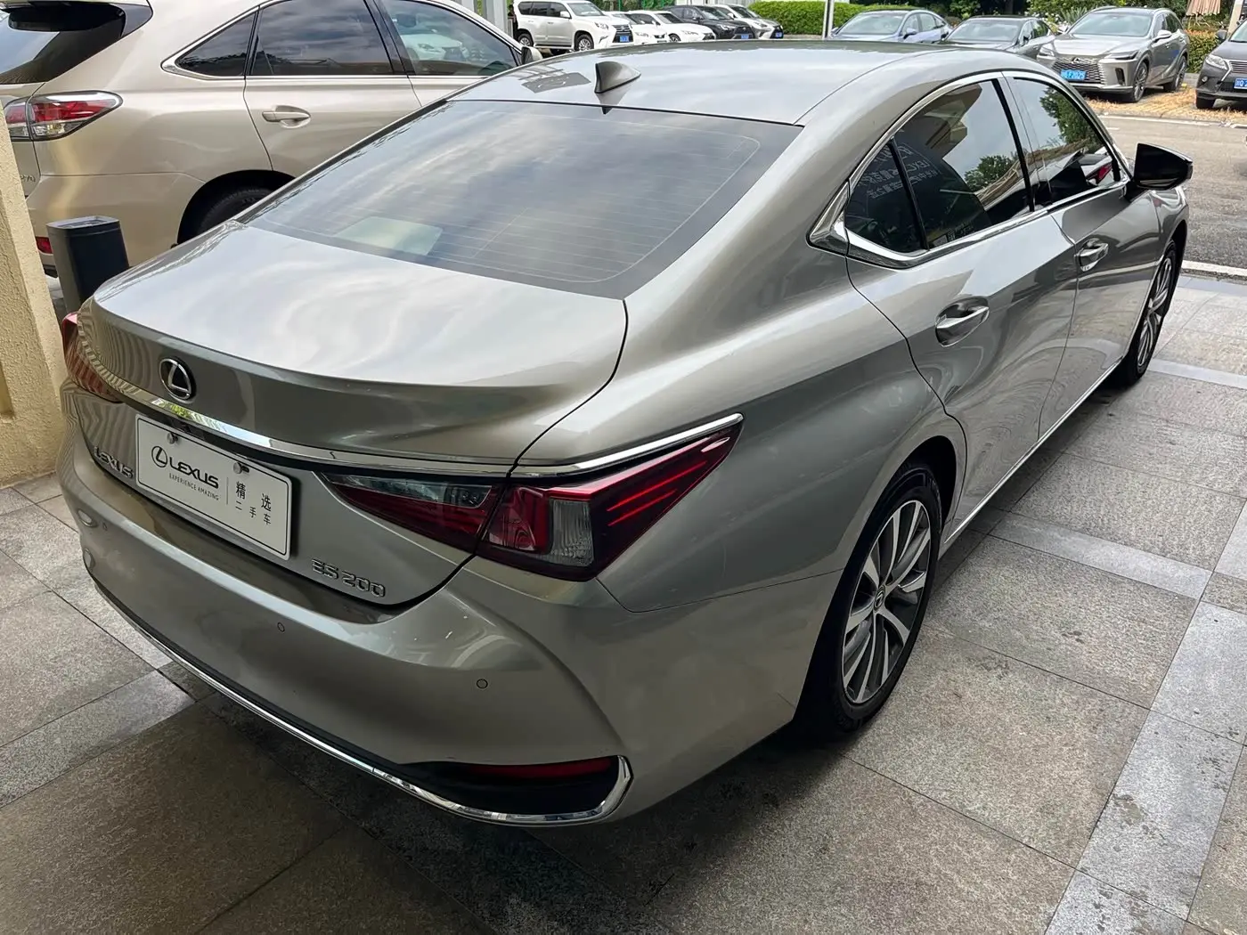Lexus ES 2020 — Фото 7/17