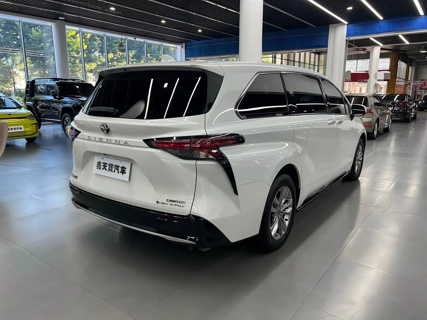 Toyota Sienna 2024 — Şəkil 3/9
