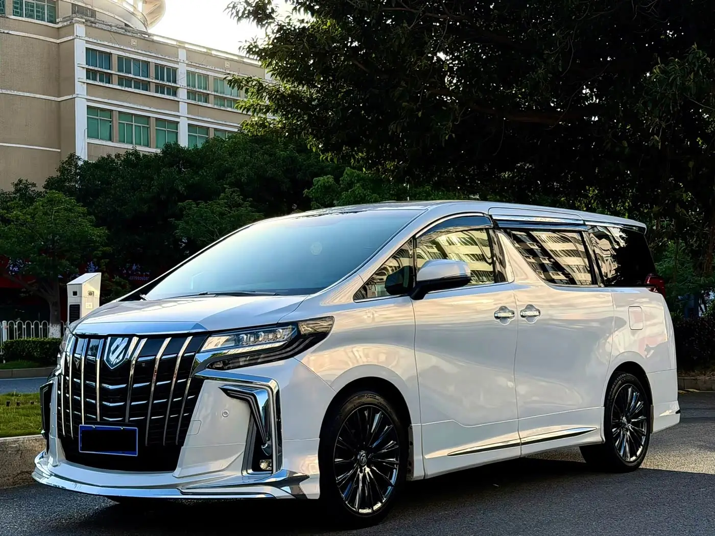 Toyota Alphard, 2016