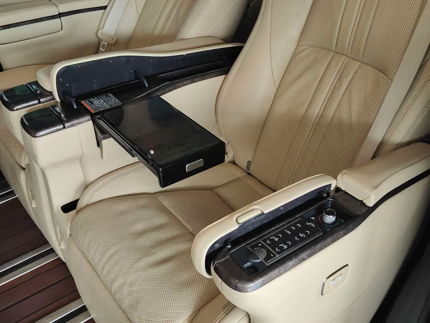 Toyota Vellfire 2021 — Photo 7/15