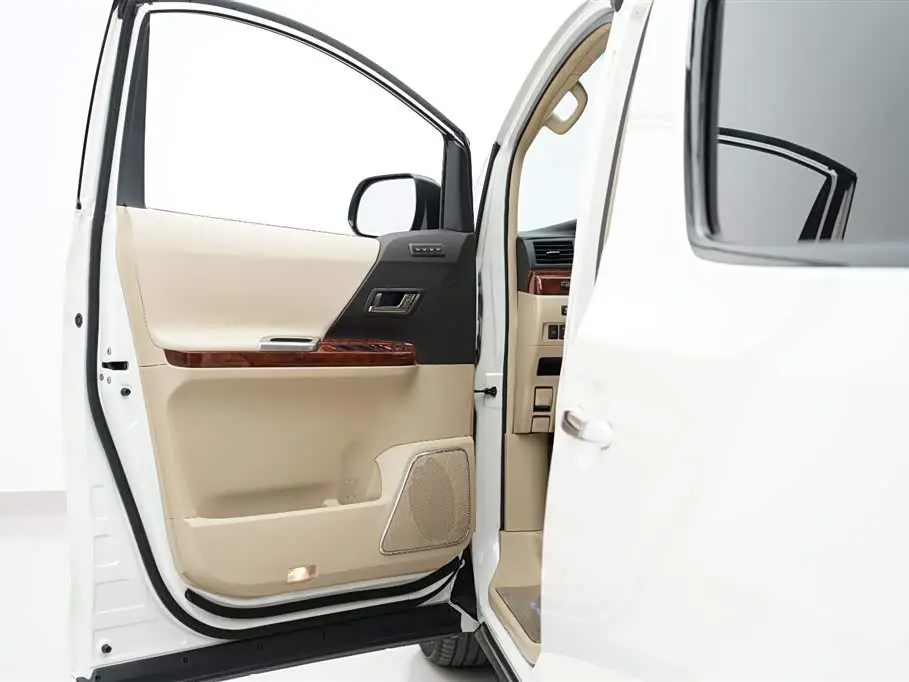 Toyota Alphard 2011 — Photo 10/20
