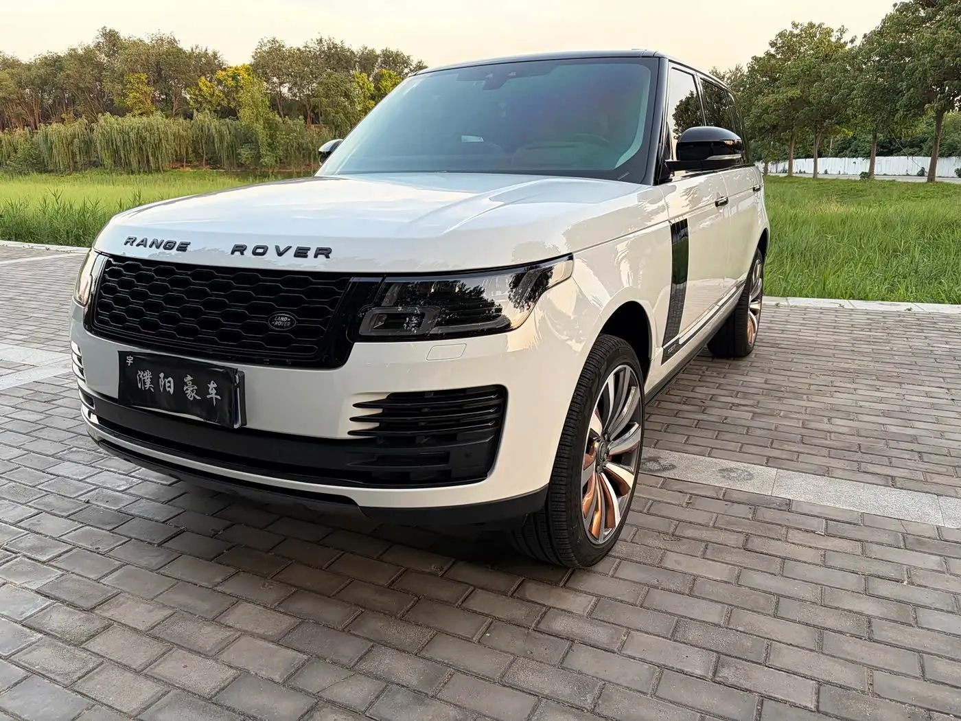 Land Rover Range Rover 2021 — ფოტო 1/20