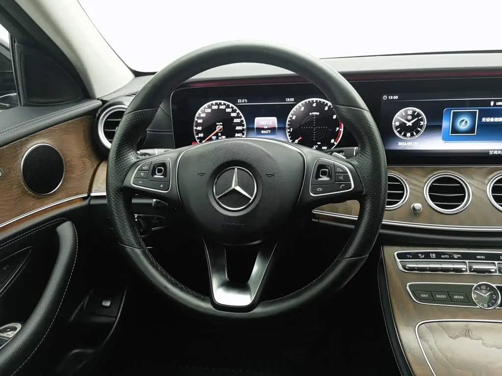 Mercedes-Benz E-Class 2018 — Photo 11/20