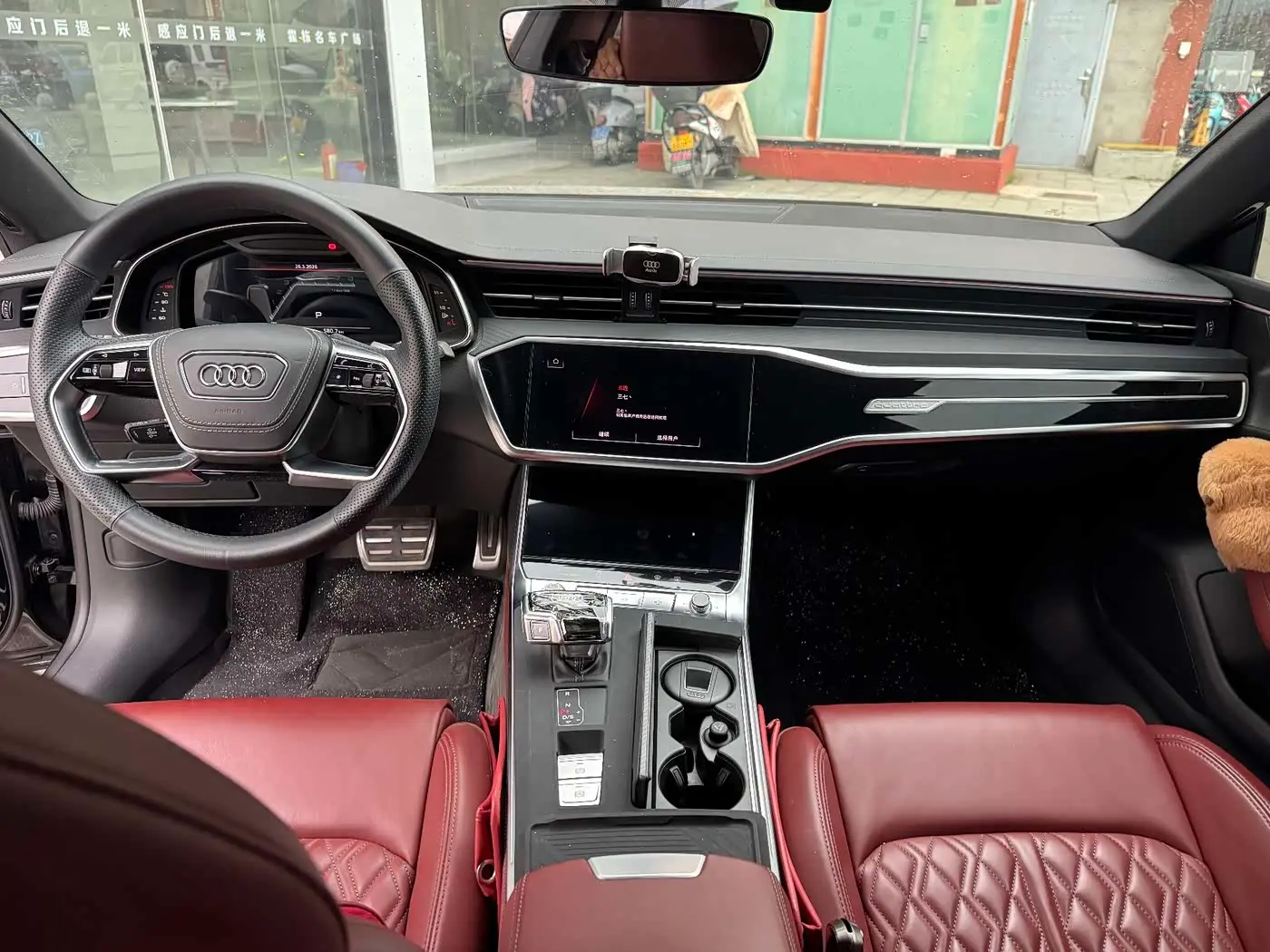 Audi A7L 2025 — Photo 9/10