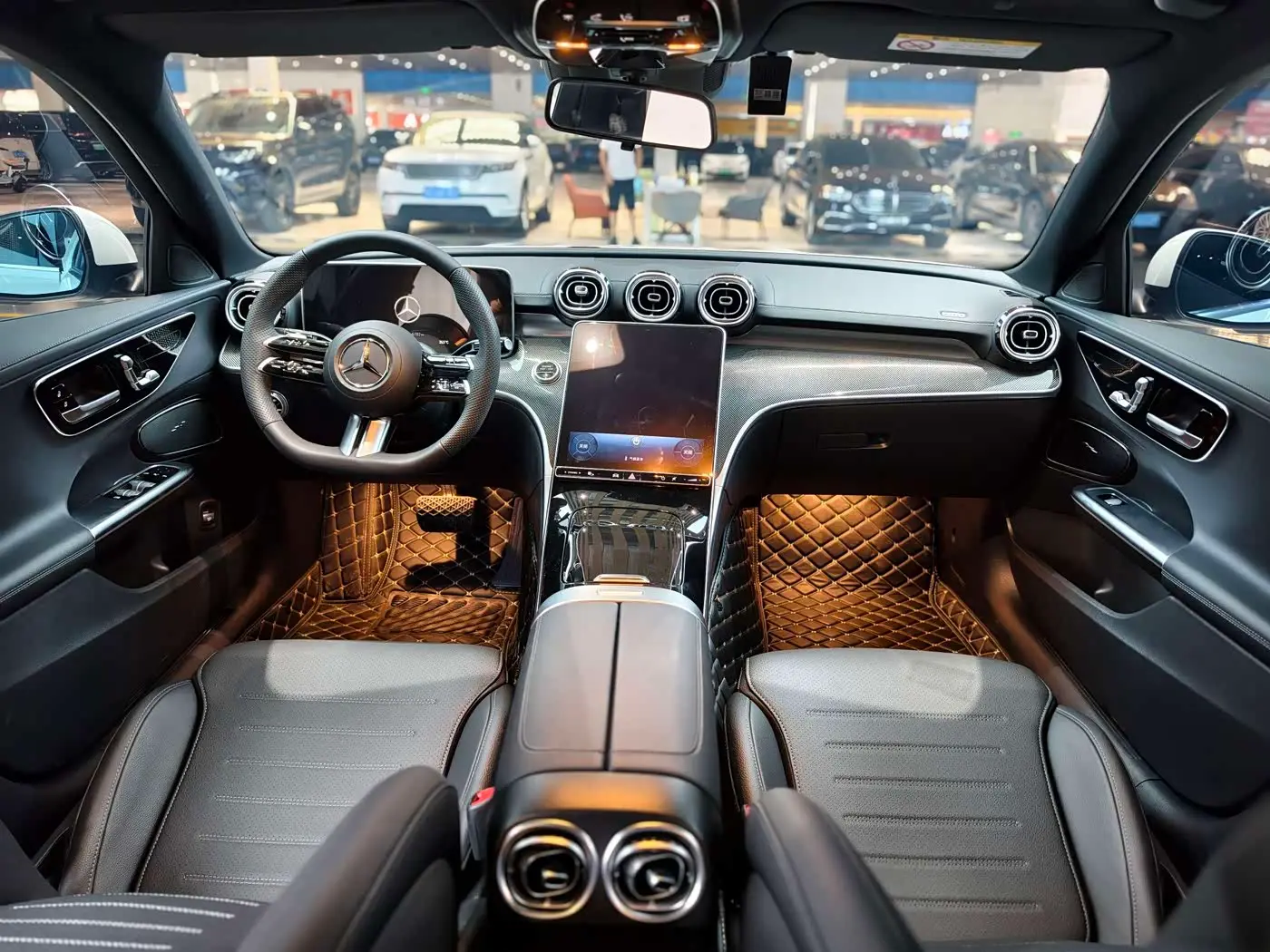 Mercedes-Benz C-Class 2024 — Photo 7/10