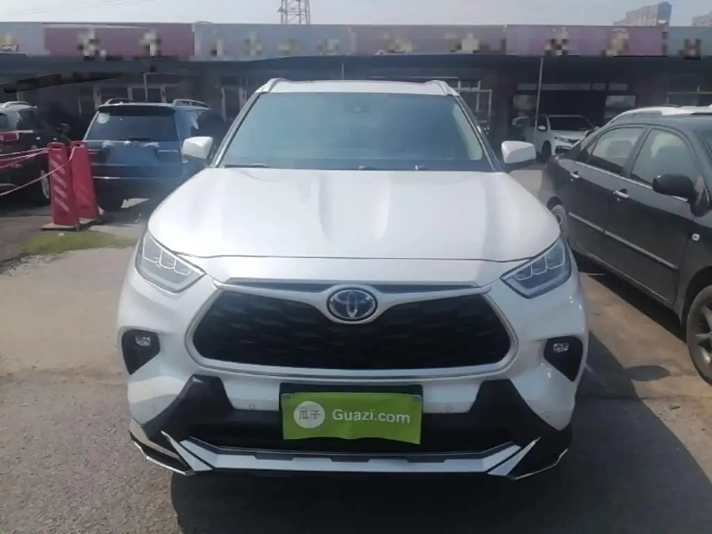 Toyota Highlander 2023 — Photo 3/20