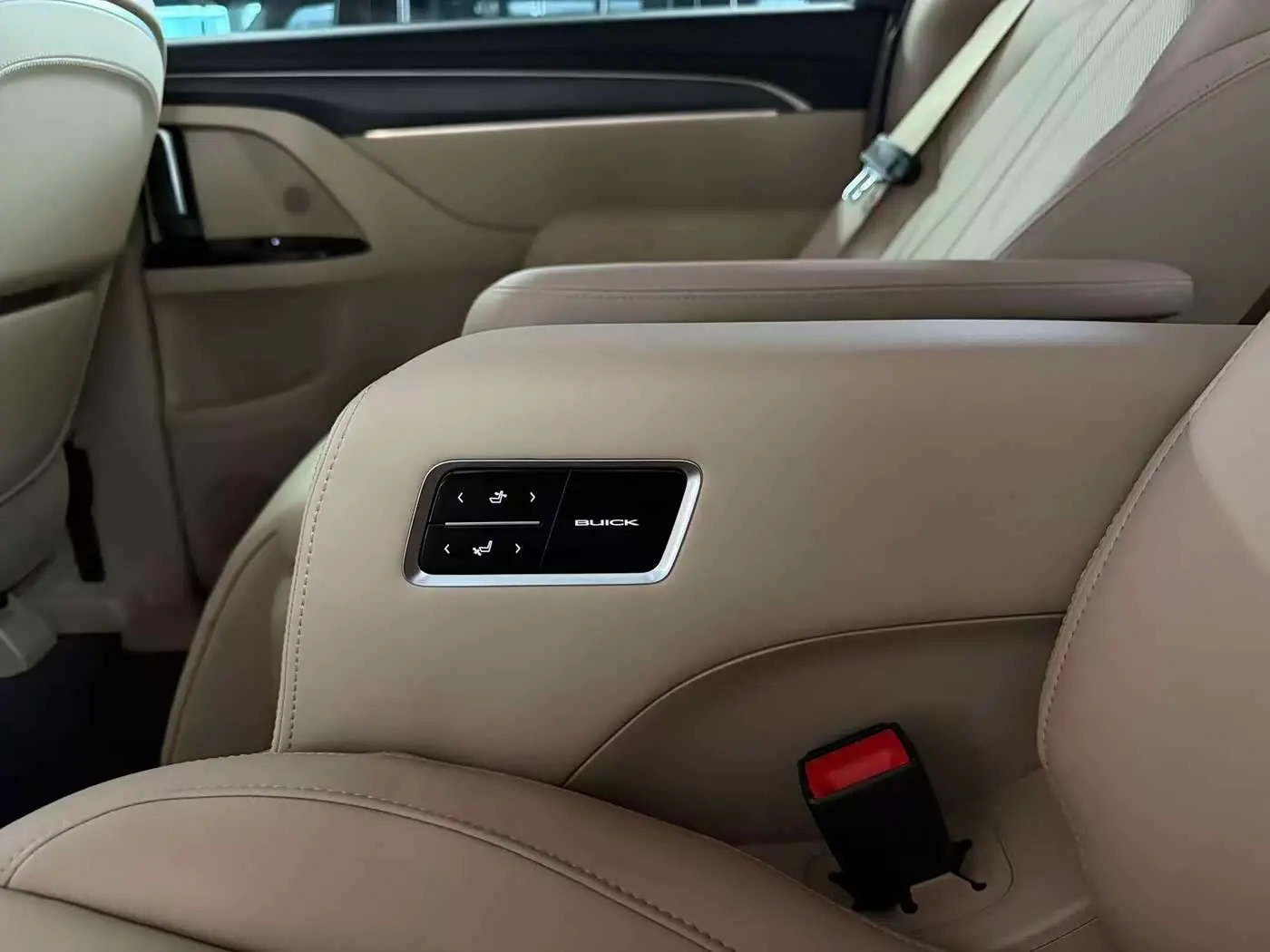 Buick GL8 New Energy 2025 — Photo 10/13
