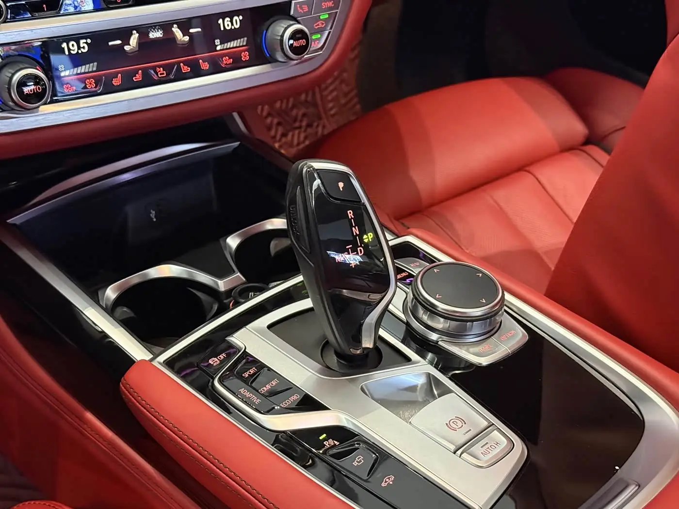 BMW 7 Series 2019 — Photo 9/19