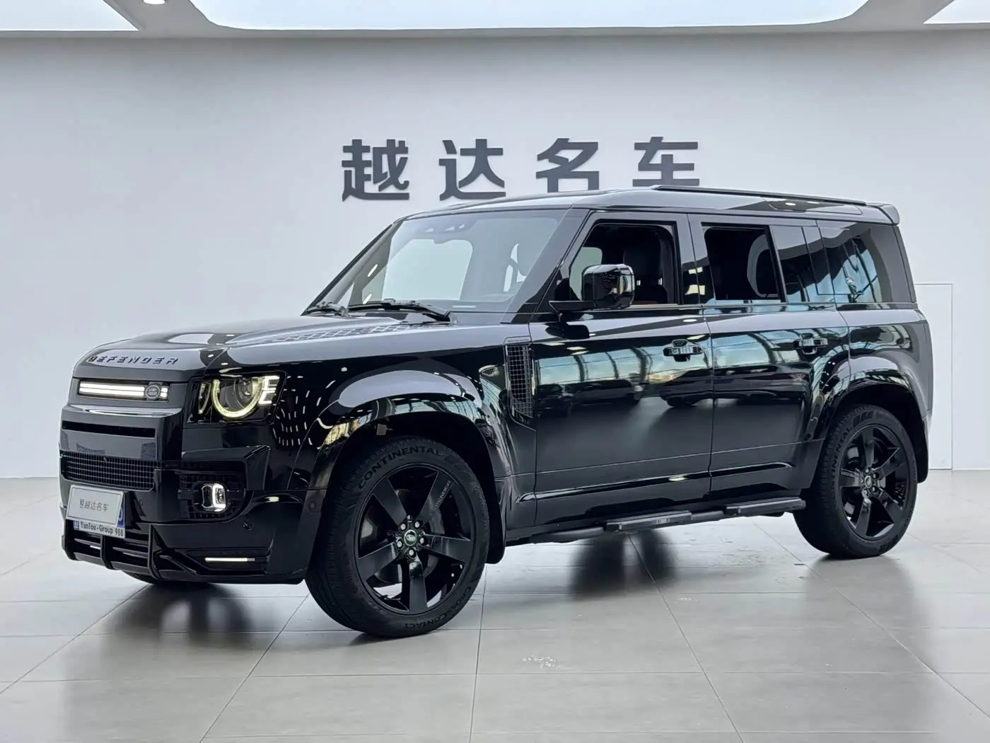 Land Rover Defender 2024 — Фото 1/20
